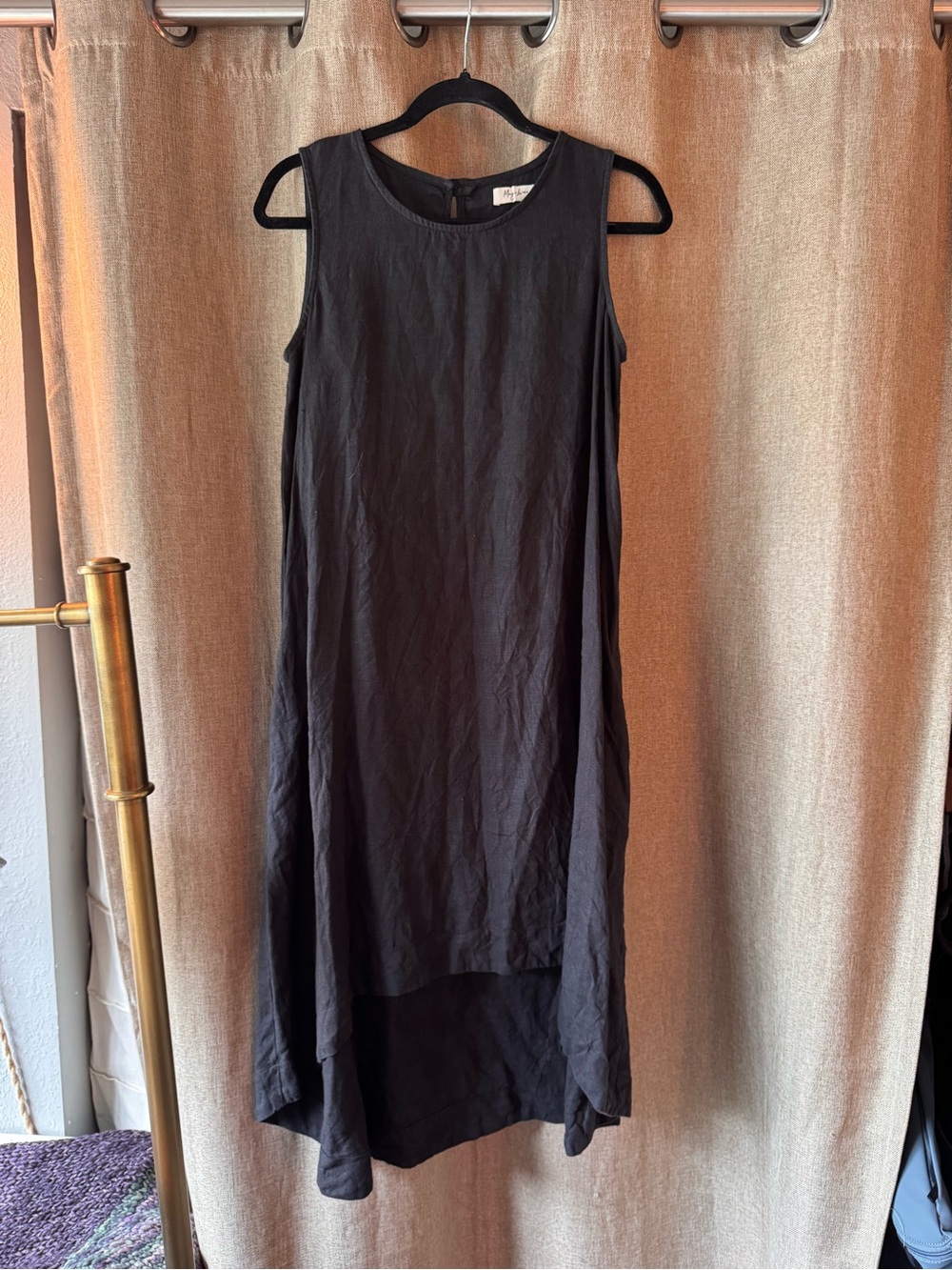 Magic Linen Sleeveless Black Midi Dress with High-Low Hem